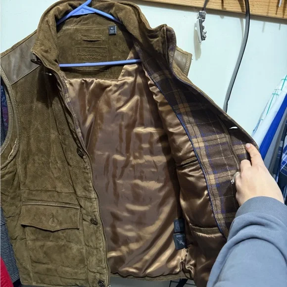 Roundtree & Yorke Tan leather Suede Vest